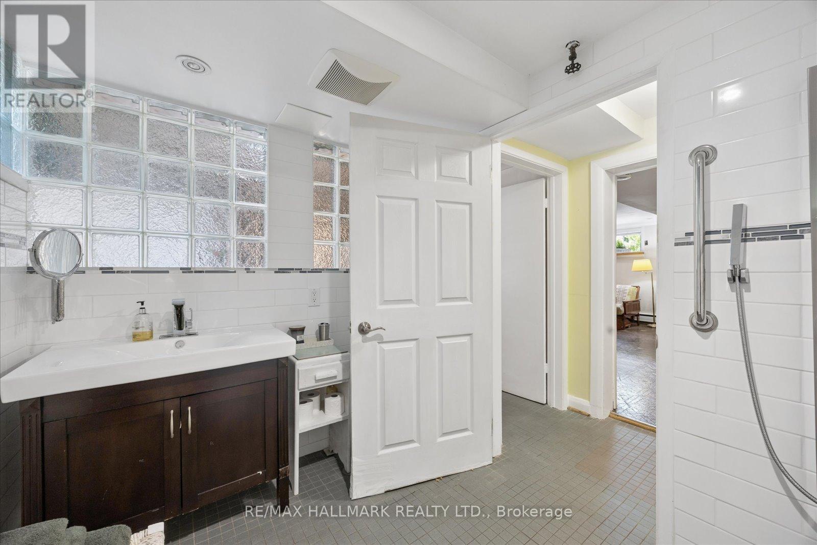 23 Larwood Boulevard, Toronto, Ontario  M1M 2M6 - Photo 27 - E13449864
