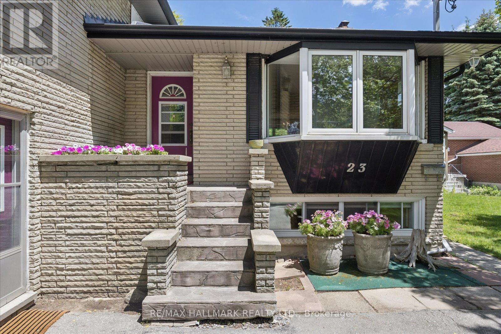 23 Larwood Boulevard, Toronto, Ontario  M1M 2M6 - Photo 4 - E13449864