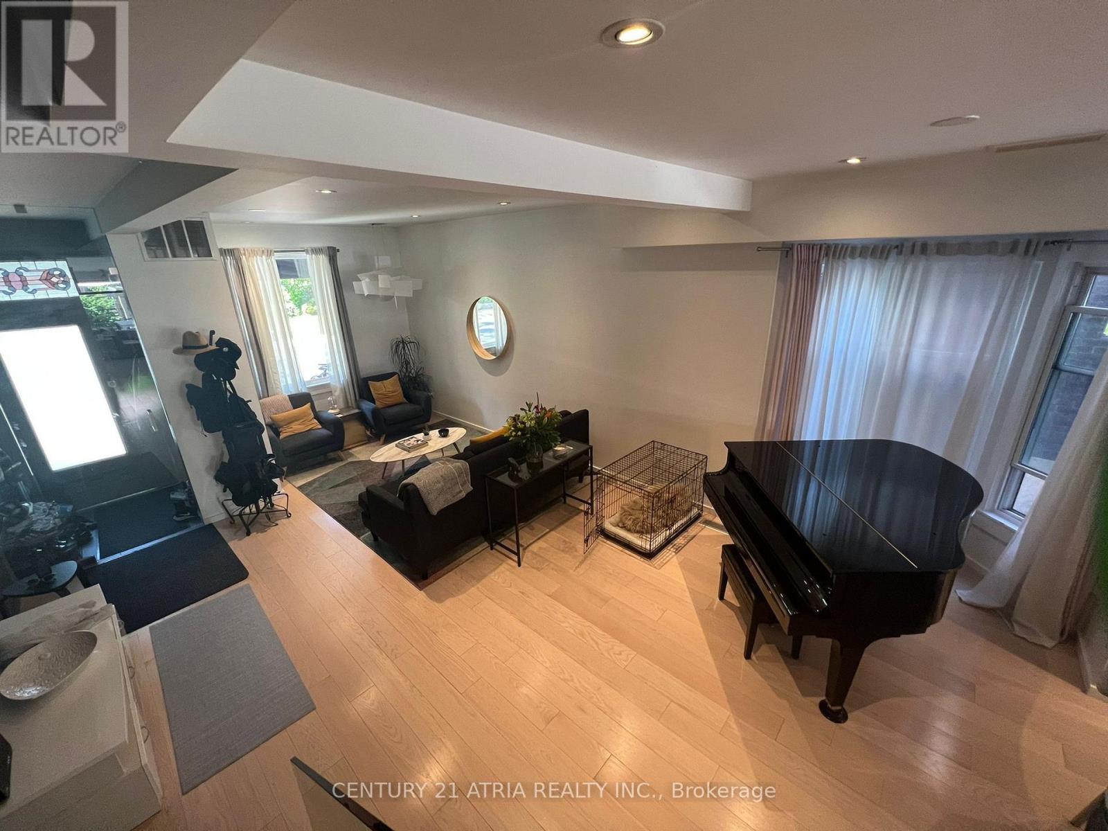 109 SIMPSON AVENUE, Toronto, Ontario
