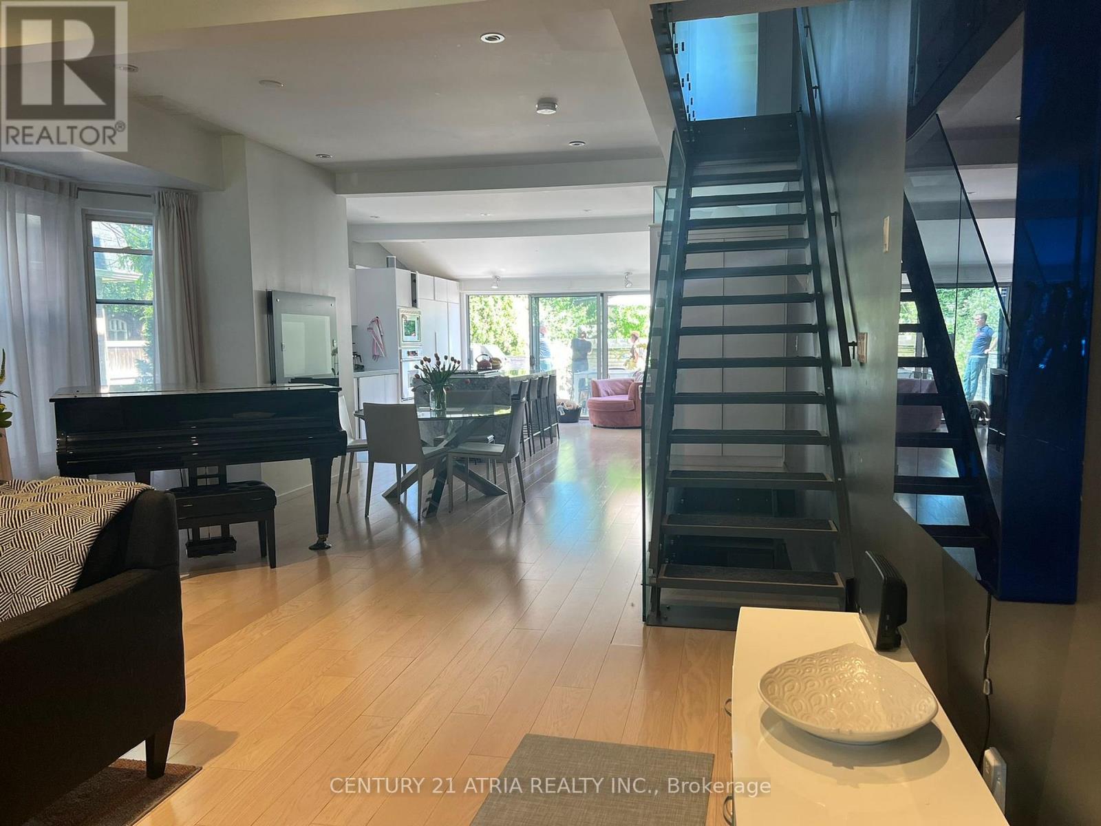 109 Simpson Avenue, Toronto, Ontario  M4K 1A1 - Photo 7 - E13449936