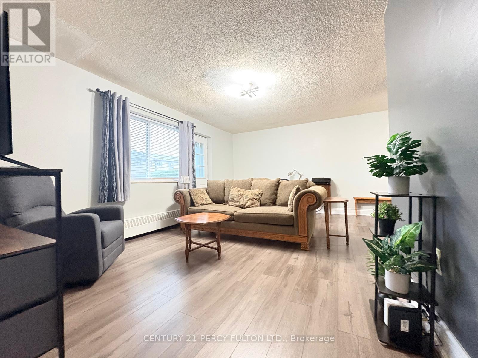 106 - 936 GLEN STREET, Oshawa, Ontario