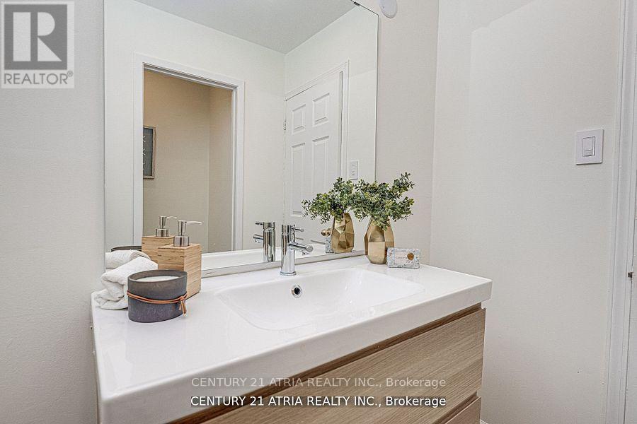 18 Hester Court, Markham, Ontario  L3T 3K5 - Photo 12 - N13449586