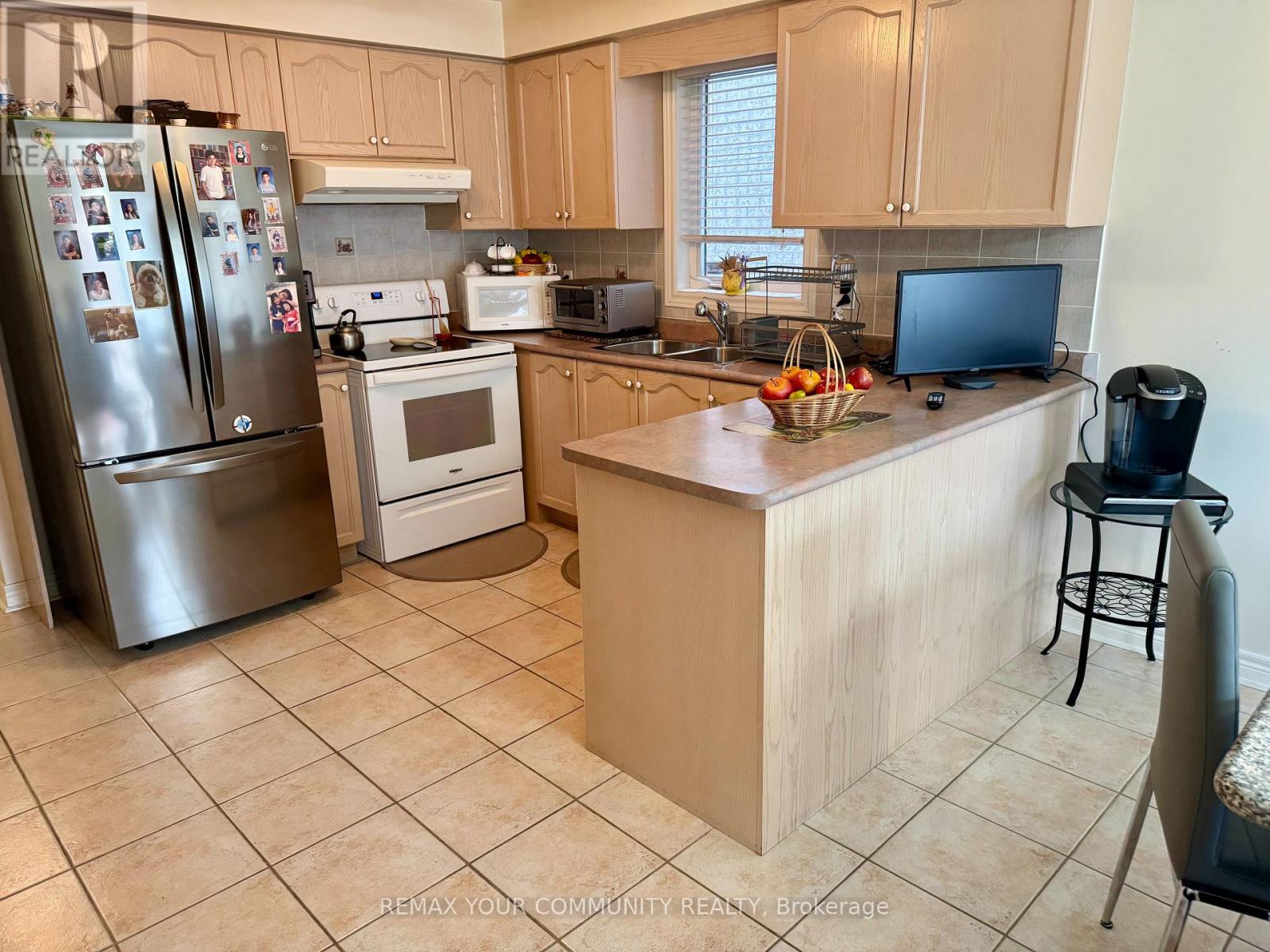 129 Colombo Crescent, Vaughan, Ontario  L6A 2T9 - Photo 2 - N13449634