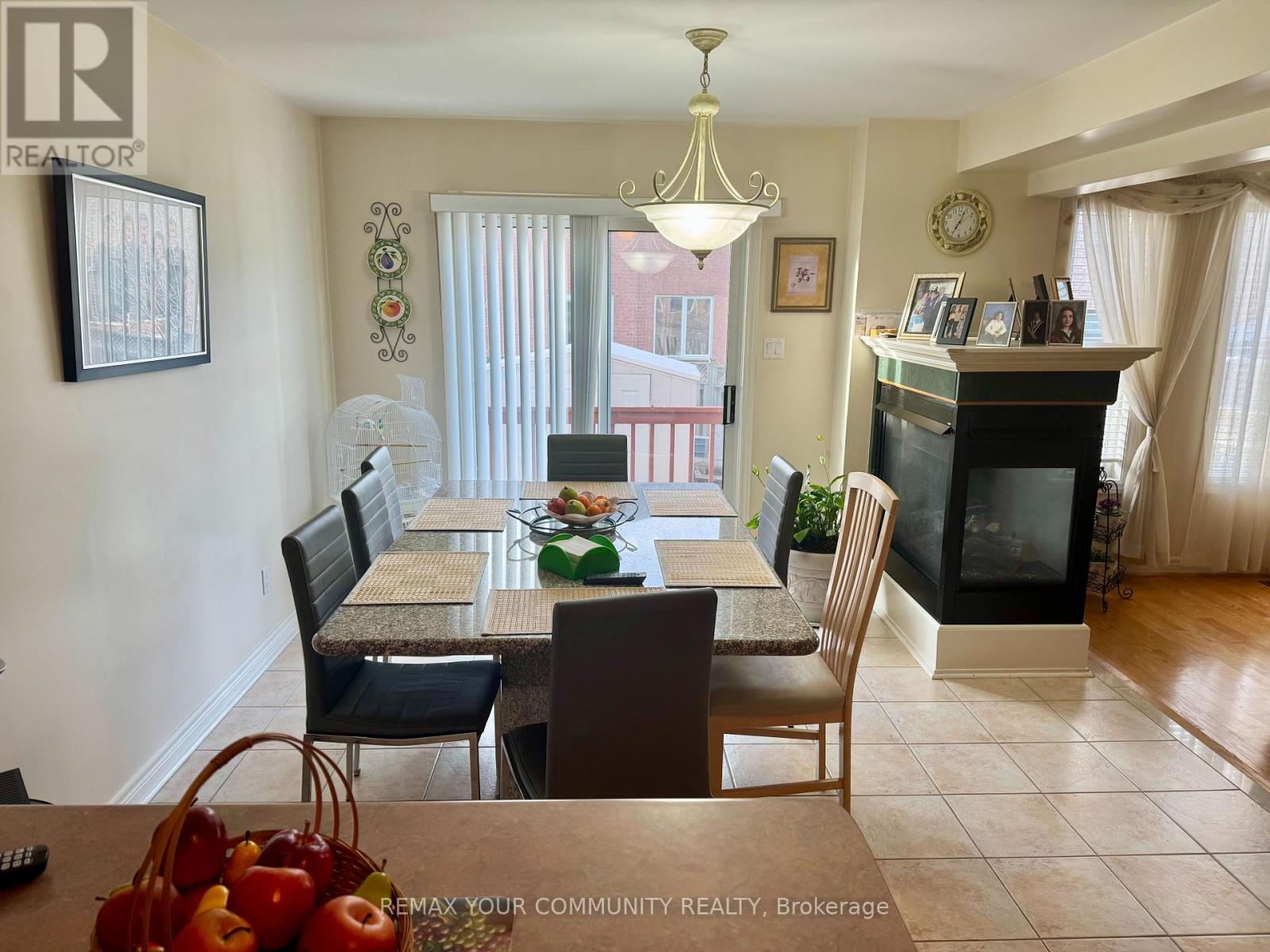 129 Colombo Crescent, Vaughan, Ontario  L6A 2T9 - Photo 3 - N13449634