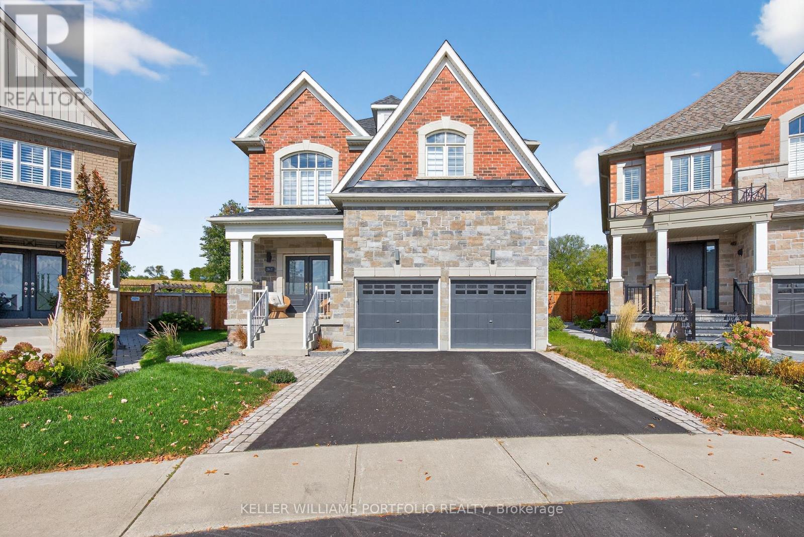 28 Manor Glen Crescent, East Gwillimbury (Mt Albert), Ontario  L0G 1M0 - Photo 2 - N13449962