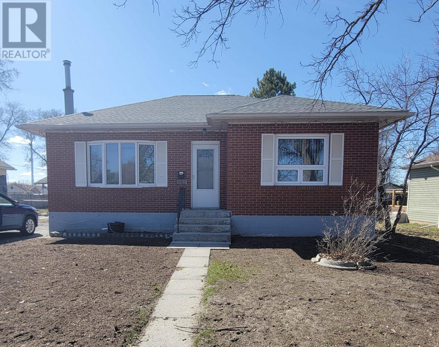 813 Phair Ave, Fort Frances, Ontario