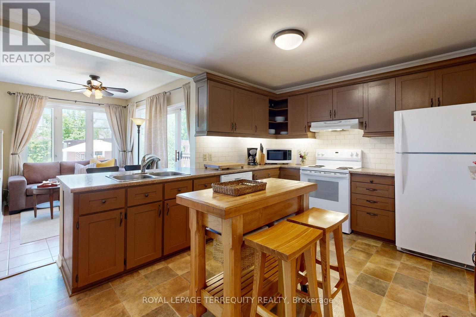 92 Eileen Avenue, Toronto, Ontario  M6N 1V4 - Photo 12 - W13449598