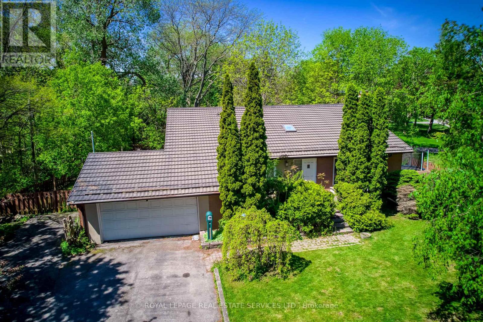 220 Woodhaven Park Drive, Oakville, Ontario  L6L 4K8 - Photo 2 - W13449632