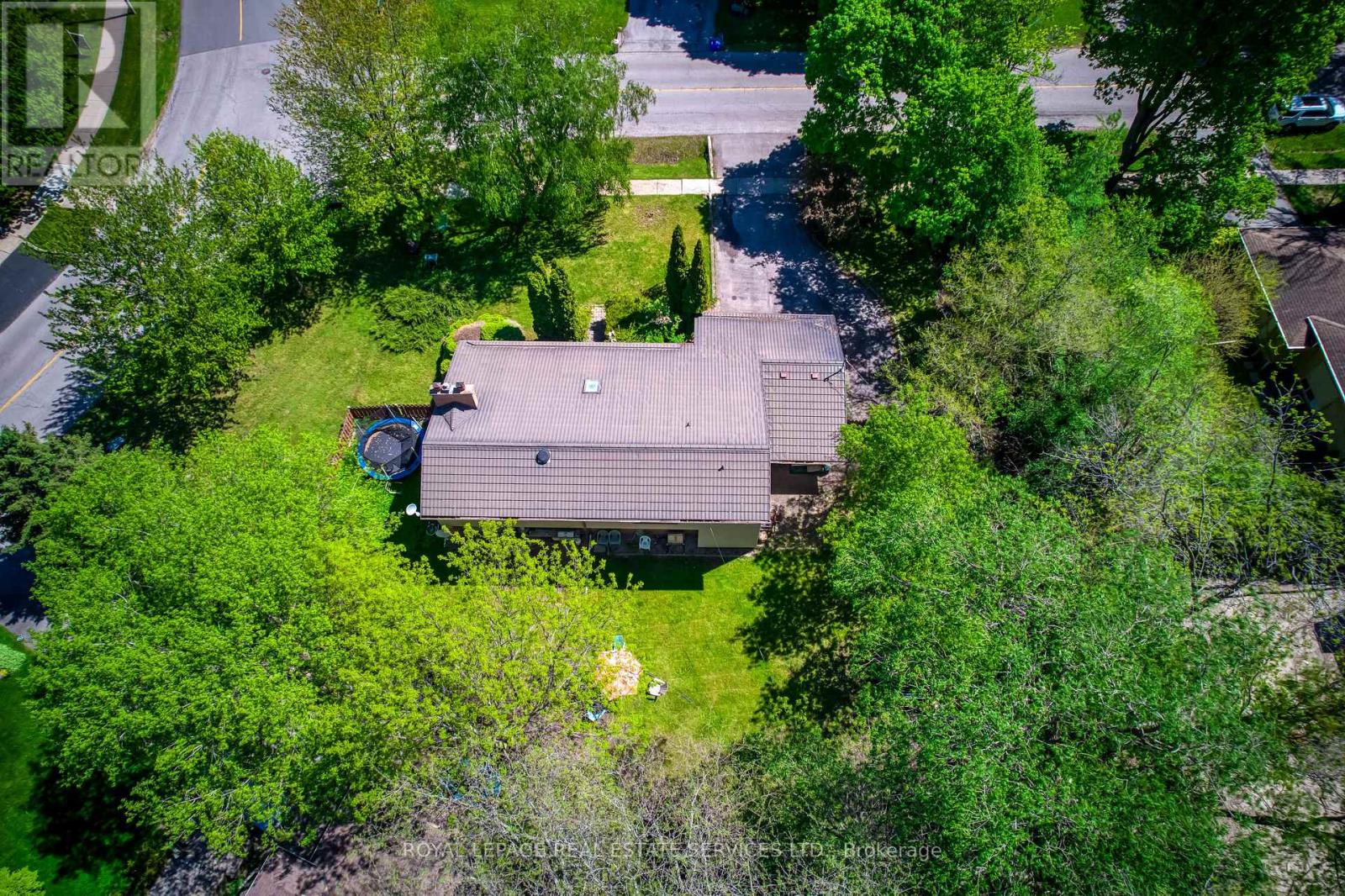 220 Woodhaven Park Drive, Oakville, Ontario  L6L 4K8 - Photo 7 - W13449632