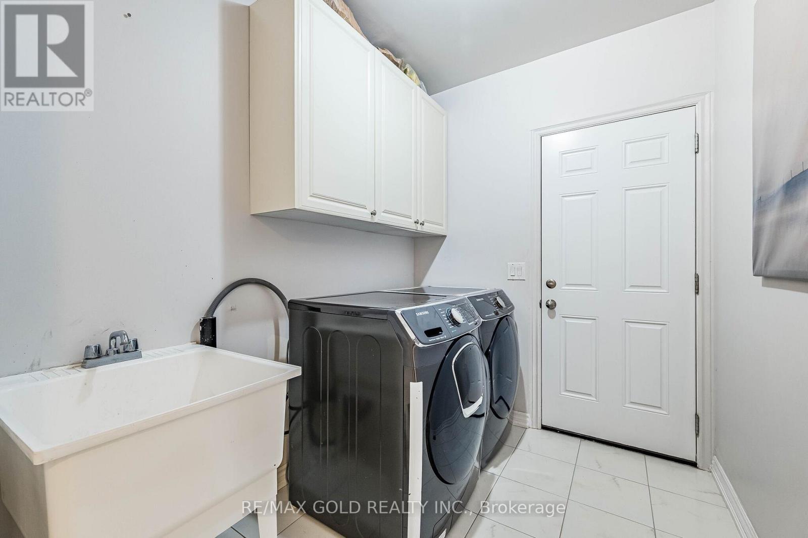 129 Bonnieglen Farm Boulevard, Caledon, Ontario  L7C 4B9 - Photo 21 - W13449720