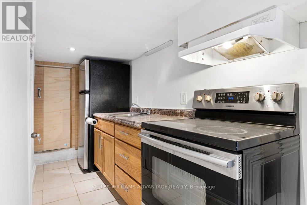203 Blackthorn Avenue, Toronto, Ontario  M6N 3H7 - Photo 43 - W13449774
