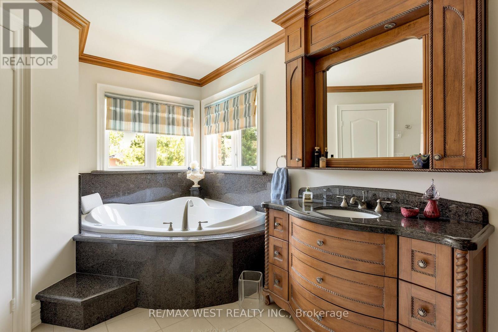 3338 Fox Run Circle, Oakville, Ontario  L6L 6W4 - Photo 19 - W13449834