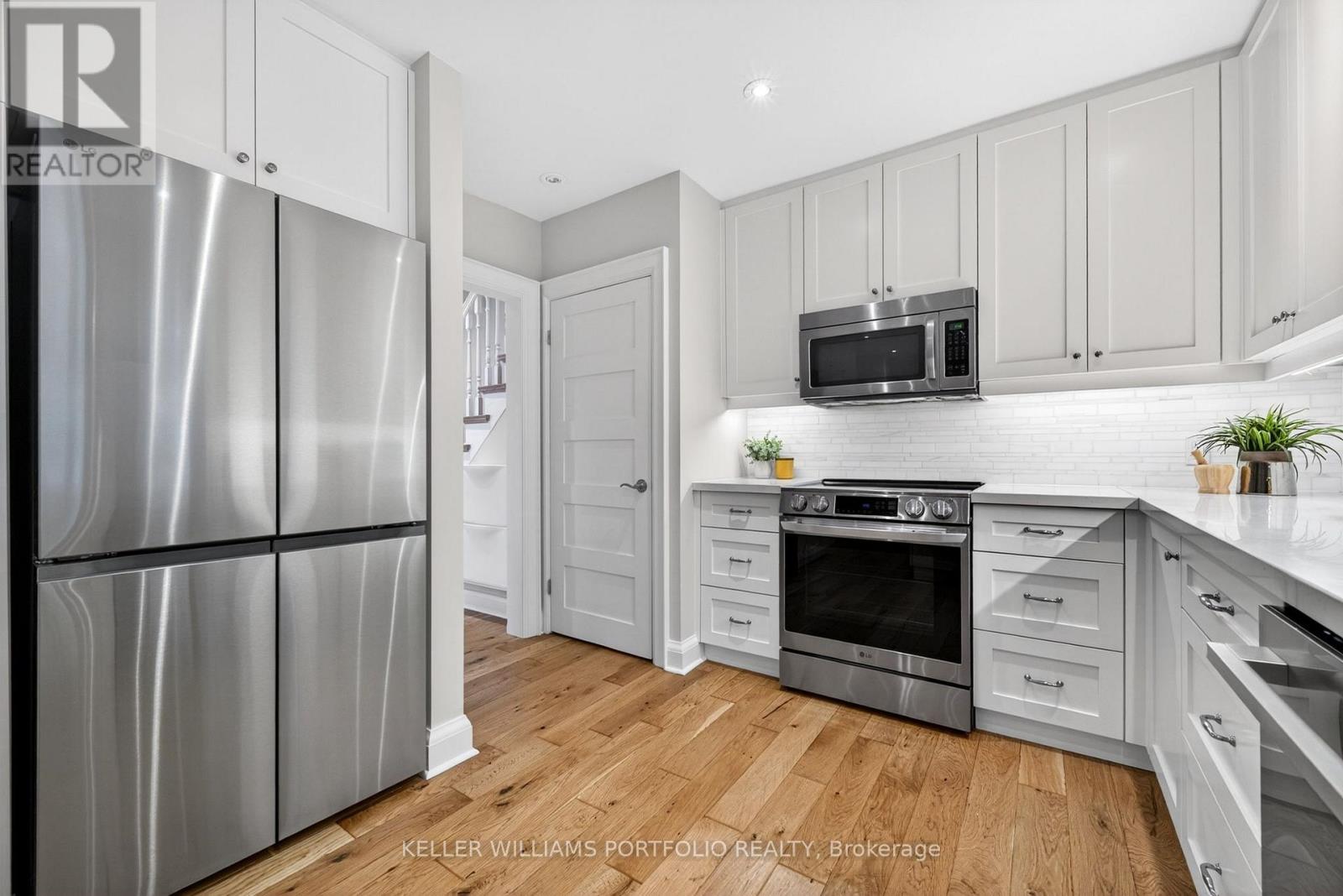 12 Glenaden Avenue E, Toronto, Ontario  M8Y 2L3 - Photo 10 - W13449916