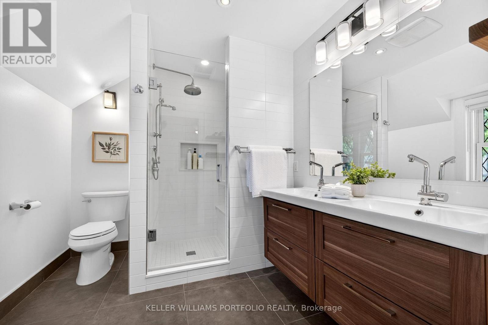 12 Glenaden Avenue E, Toronto, Ontario  M8Y 2L3 - Photo 24 - W13449916