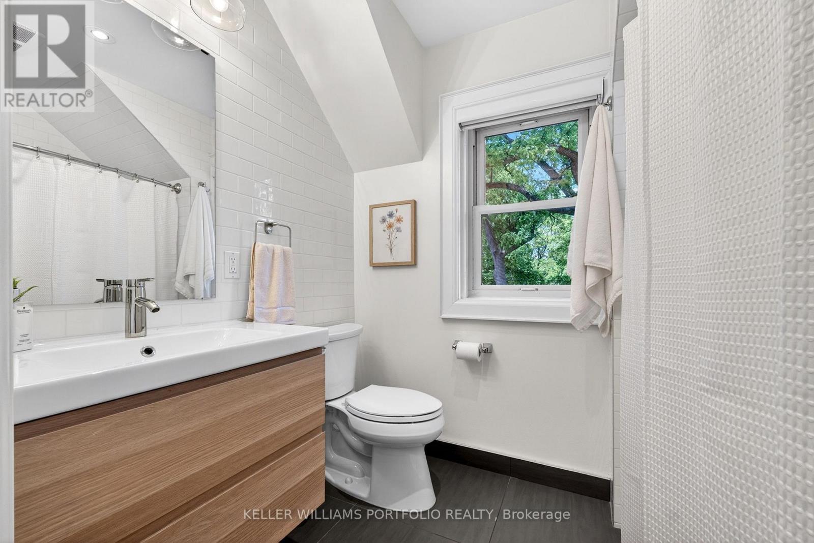 12 Glenaden Avenue E, Toronto, Ontario  M8Y 2L3 - Photo 30 - W13449916