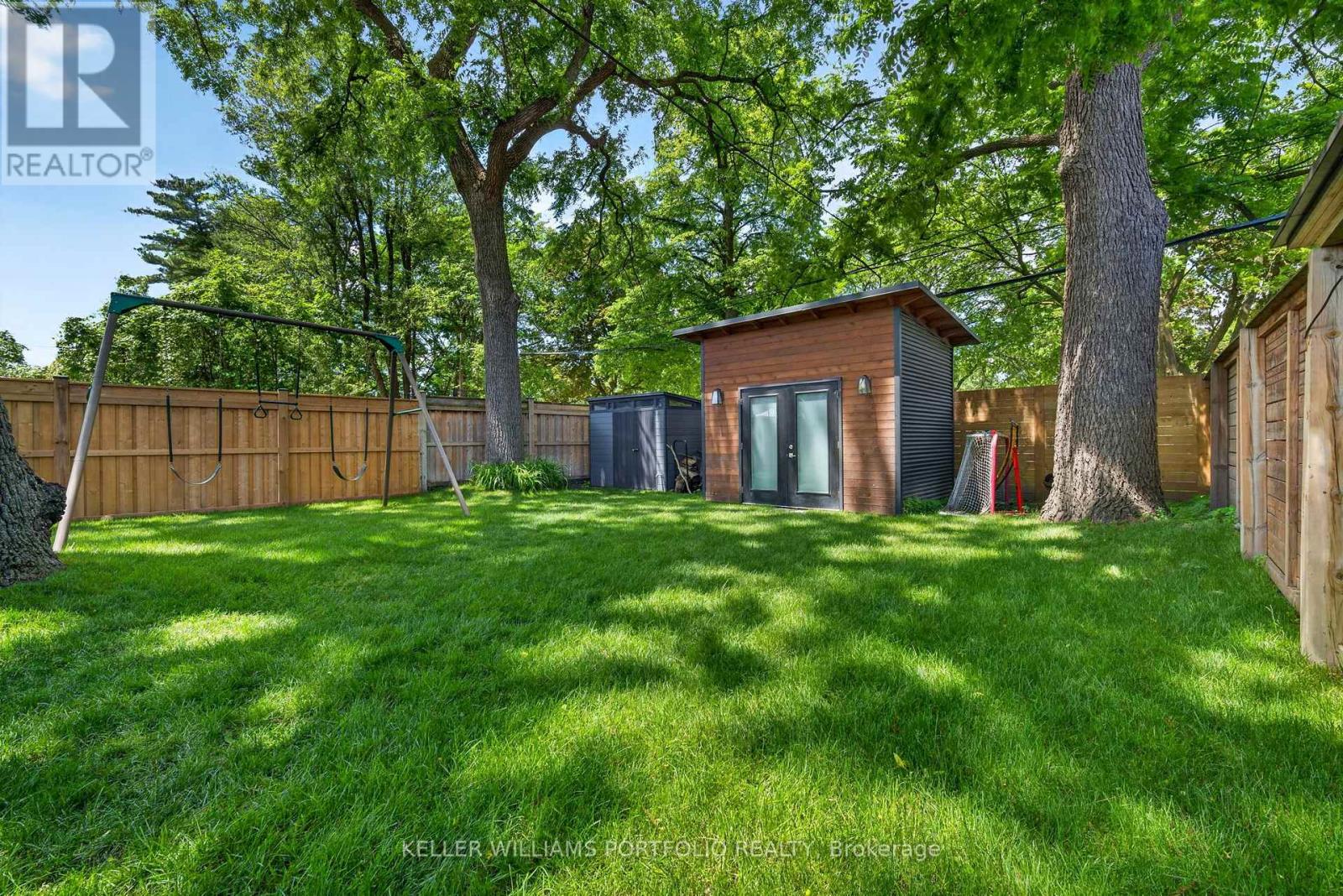 12 Glenaden Avenue E, Toronto, Ontario  M8Y 2L3 - Photo 41 - W13449916