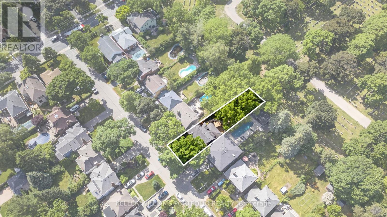 12 Glenaden Avenue E, Toronto, Ontario  M8Y 2L3 - Photo 46 - W13449916