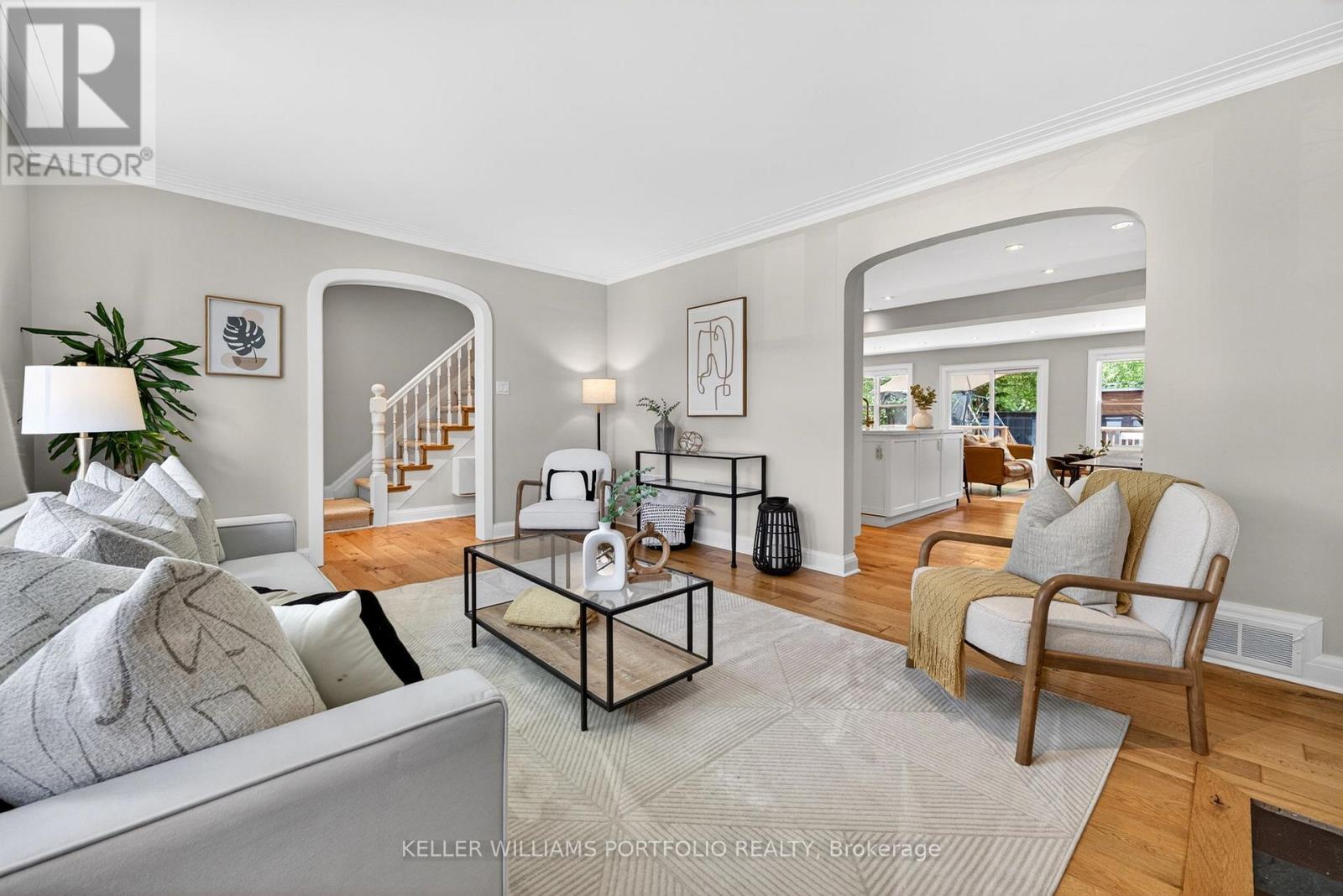 12 Glenaden Avenue E, Toronto, Ontario  M8Y 2L3 - Photo 5 - W13449916