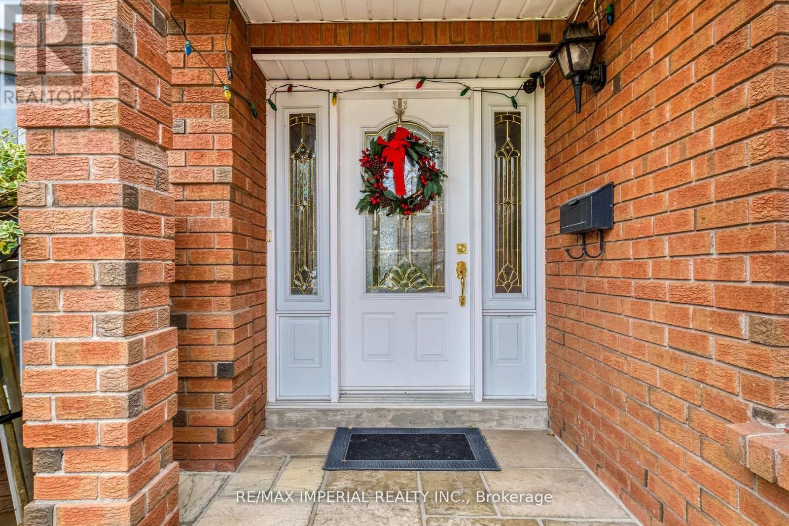 2800 Huntingdon Trail S, Oakville, Ontario  L6J 6Y4 - Photo 2 - W13449930