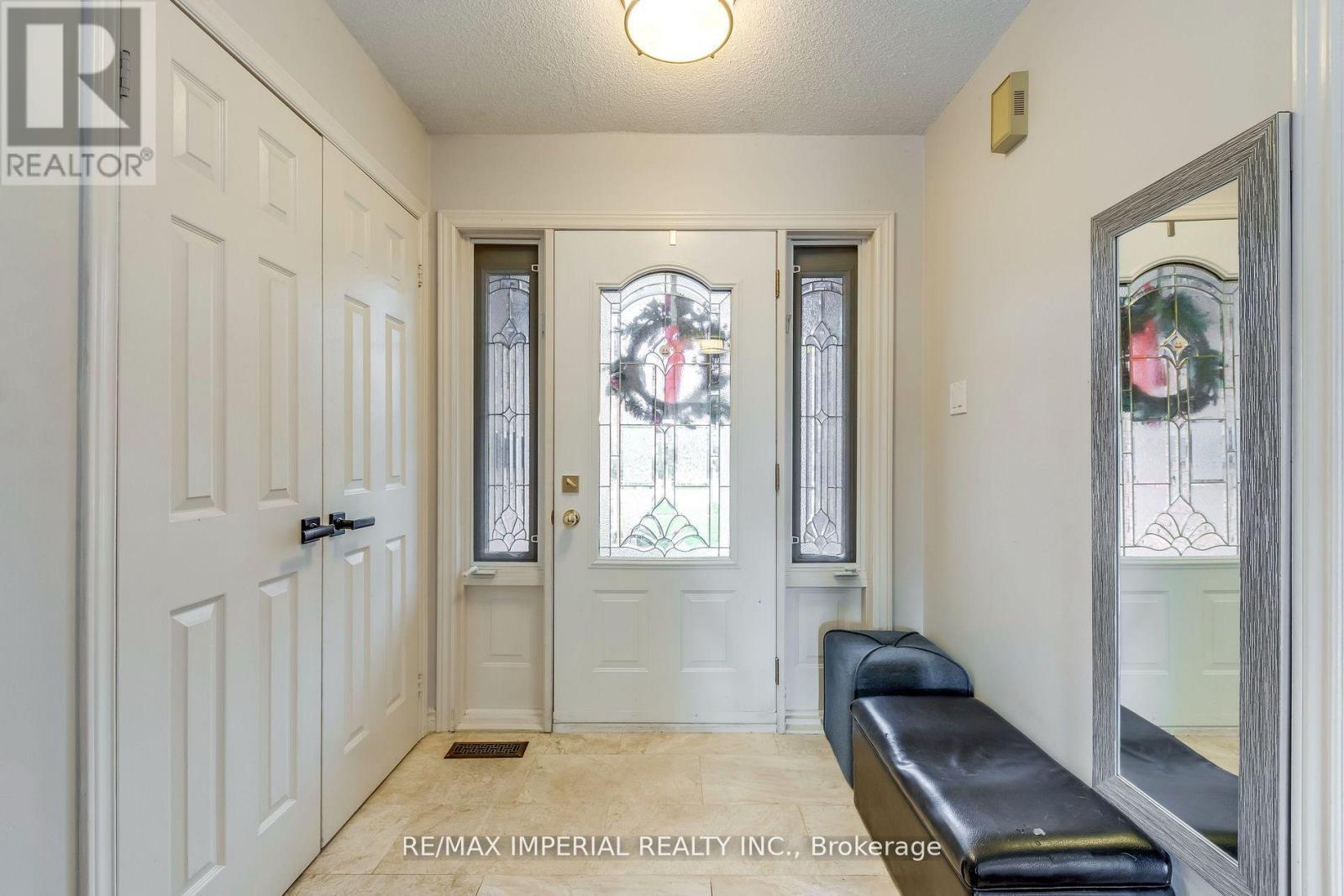 2800 Huntingdon Trail S, Oakville, Ontario  L6J 6Y4 - Photo 3 - W13449930