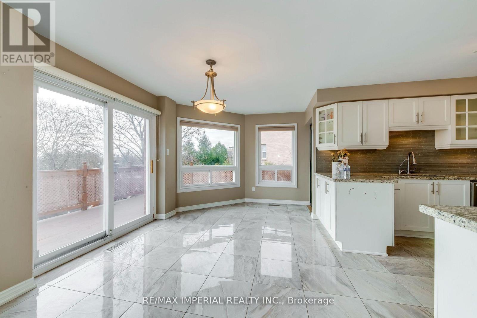 2800 Huntingdon Trail S, Oakville, Ontario  L6J 6Y4 - Photo 8 - W13449930