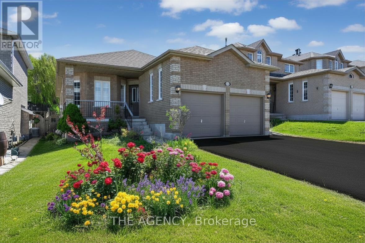 21 SILVER TRAIL, Barrie, Ontario