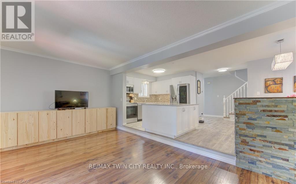 39 Chantilly Street, Kitchener, Ontario  N2R 1V7 - Photo 11 - X13449920