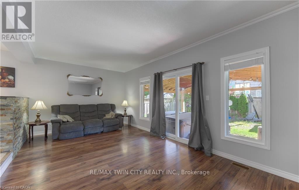 39 Chantilly Street, Kitchener, Ontario  N2R 1V7 - Photo 15 - X13449920