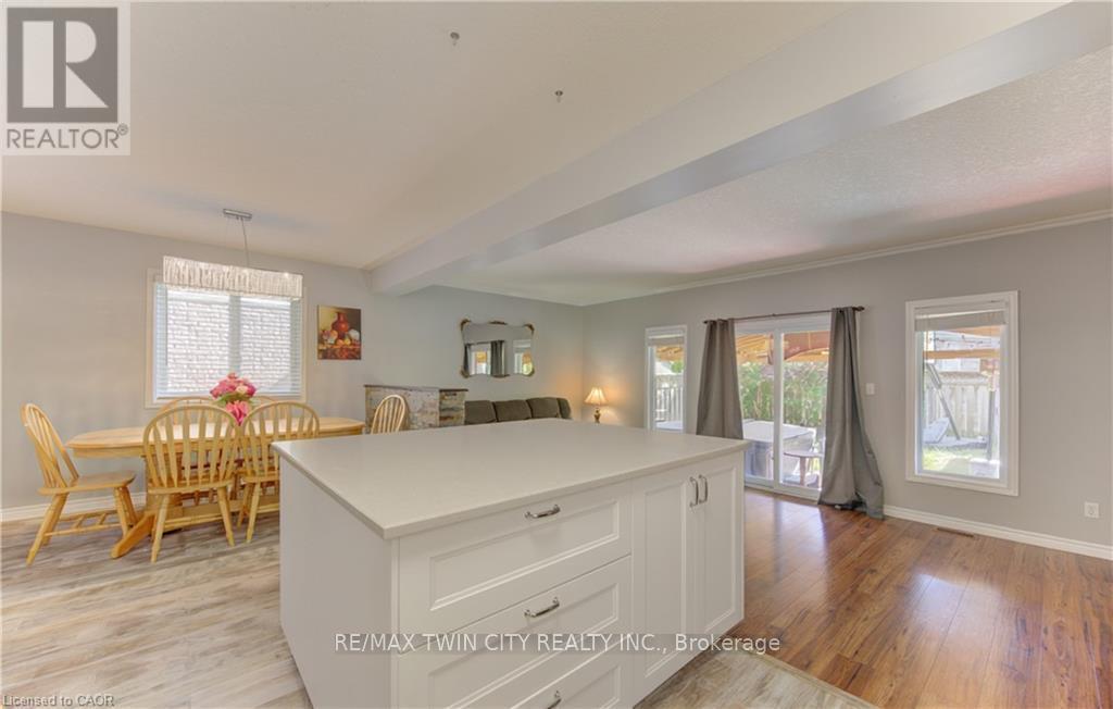 39 Chantilly Street, Kitchener, Ontario  N2R 1V7 - Photo 16 - X13449920