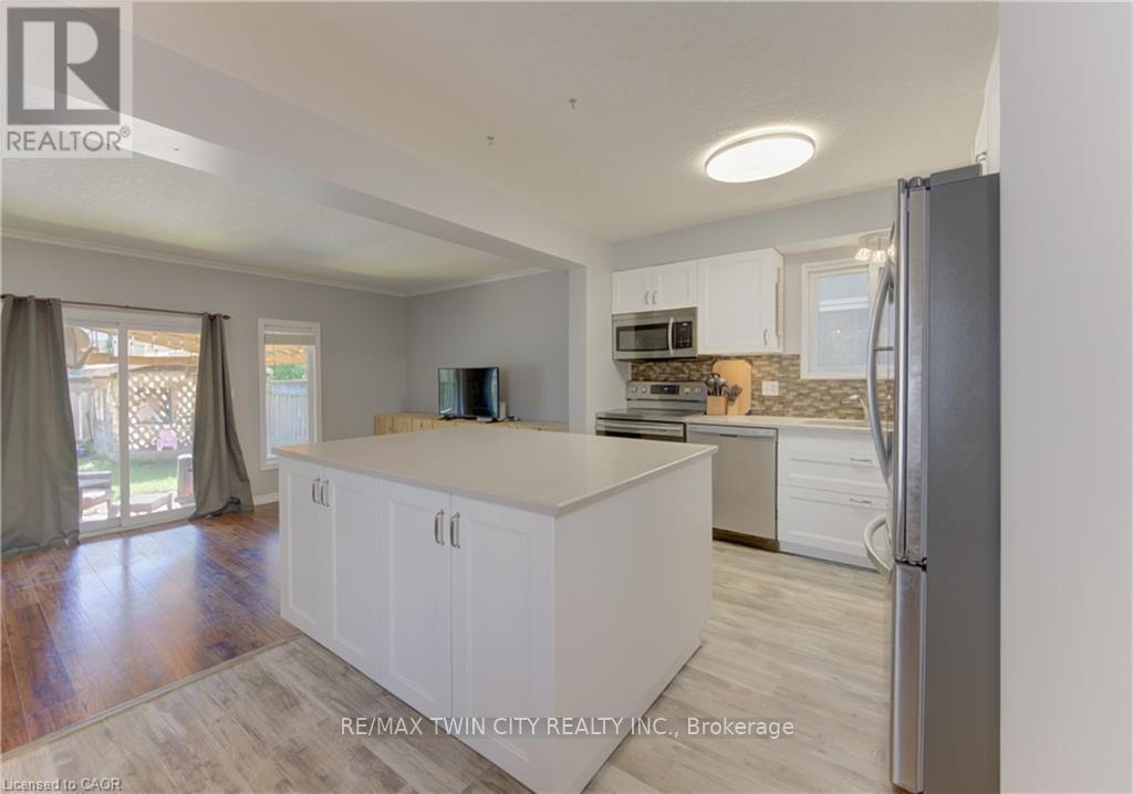 39 Chantilly Street, Kitchener, Ontario  N2R 1V7 - Photo 17 - X13449920