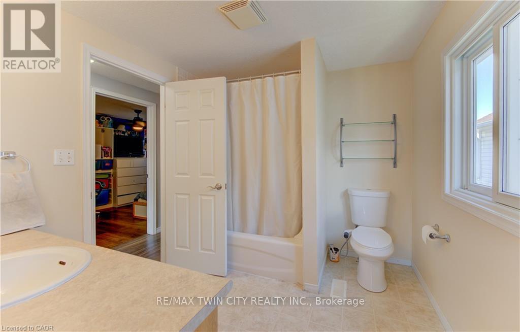 39 Chantilly Street, Kitchener, Ontario  N2R 1V7 - Photo 29 - X13449920