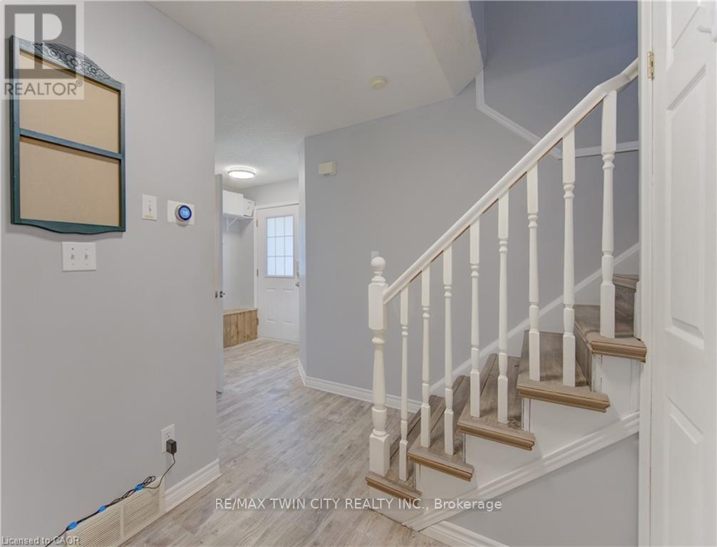 39 Chantilly Street, Kitchener, Ontario  N2R 1V7 - Photo 3 - X13449920