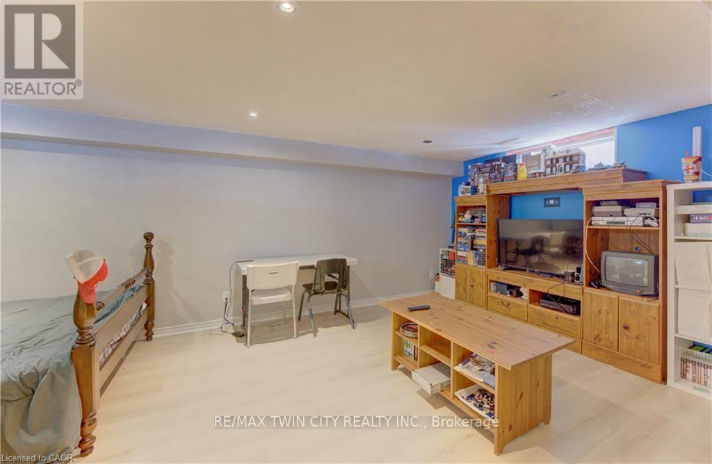 39 Chantilly Street, Kitchener, Ontario  N2R 1V7 - Photo 31 - X13449920