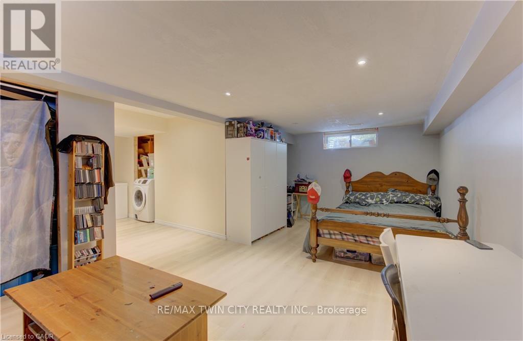 39 Chantilly Street, Kitchener, Ontario  N2R 1V7 - Photo 32 - X13449920