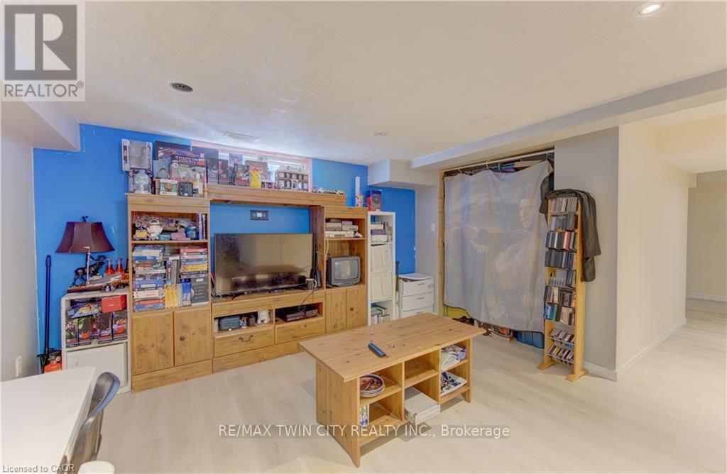 39 Chantilly Street, Kitchener, Ontario  N2R 1V7 - Photo 33 - X13449920