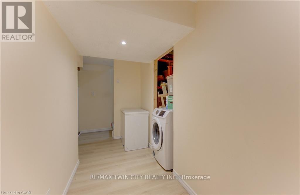39 Chantilly Street, Kitchener, Ontario  N2R 1V7 - Photo 34 - X13449920