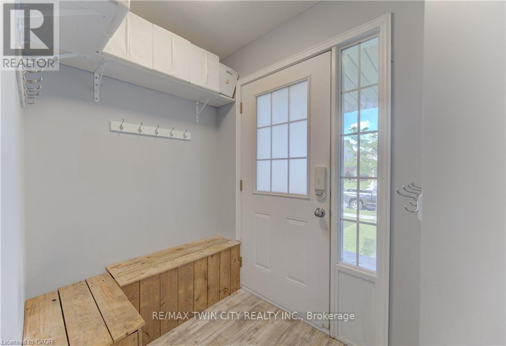 39 Chantilly Street, Kitchener, Ontario  N2R 1V7 - Photo 4 - X13449920