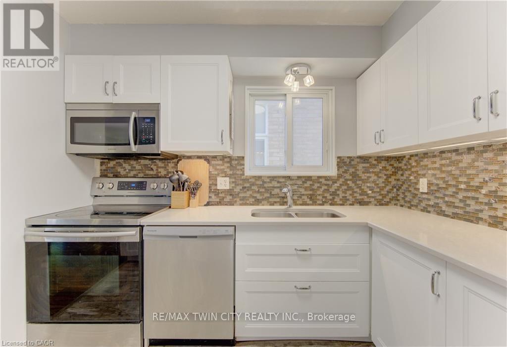 39 Chantilly Street, Kitchener, Ontario  N2R 1V7 - Photo 5 - X13449920