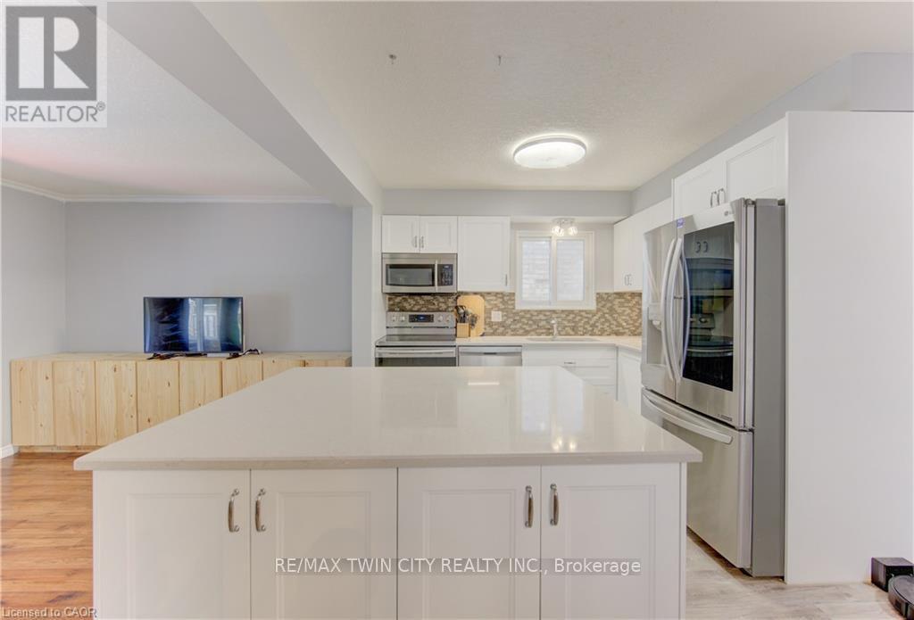 39 Chantilly Street, Kitchener, Ontario  N2R 1V7 - Photo 7 - X13449920