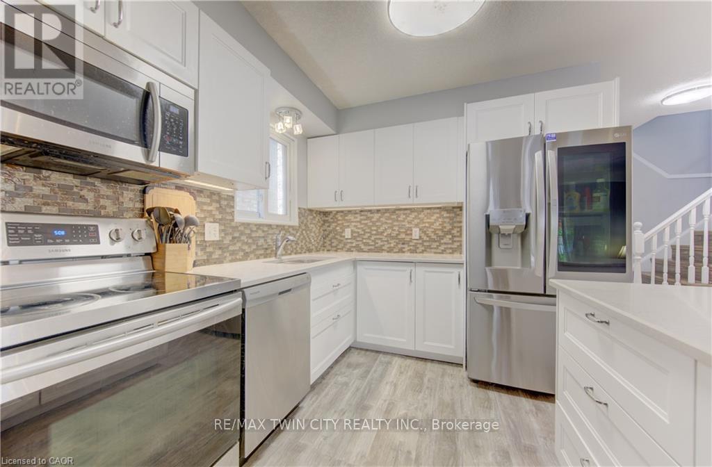39 Chantilly Street, Kitchener, Ontario  N2R 1V7 - Photo 8 - X13449920