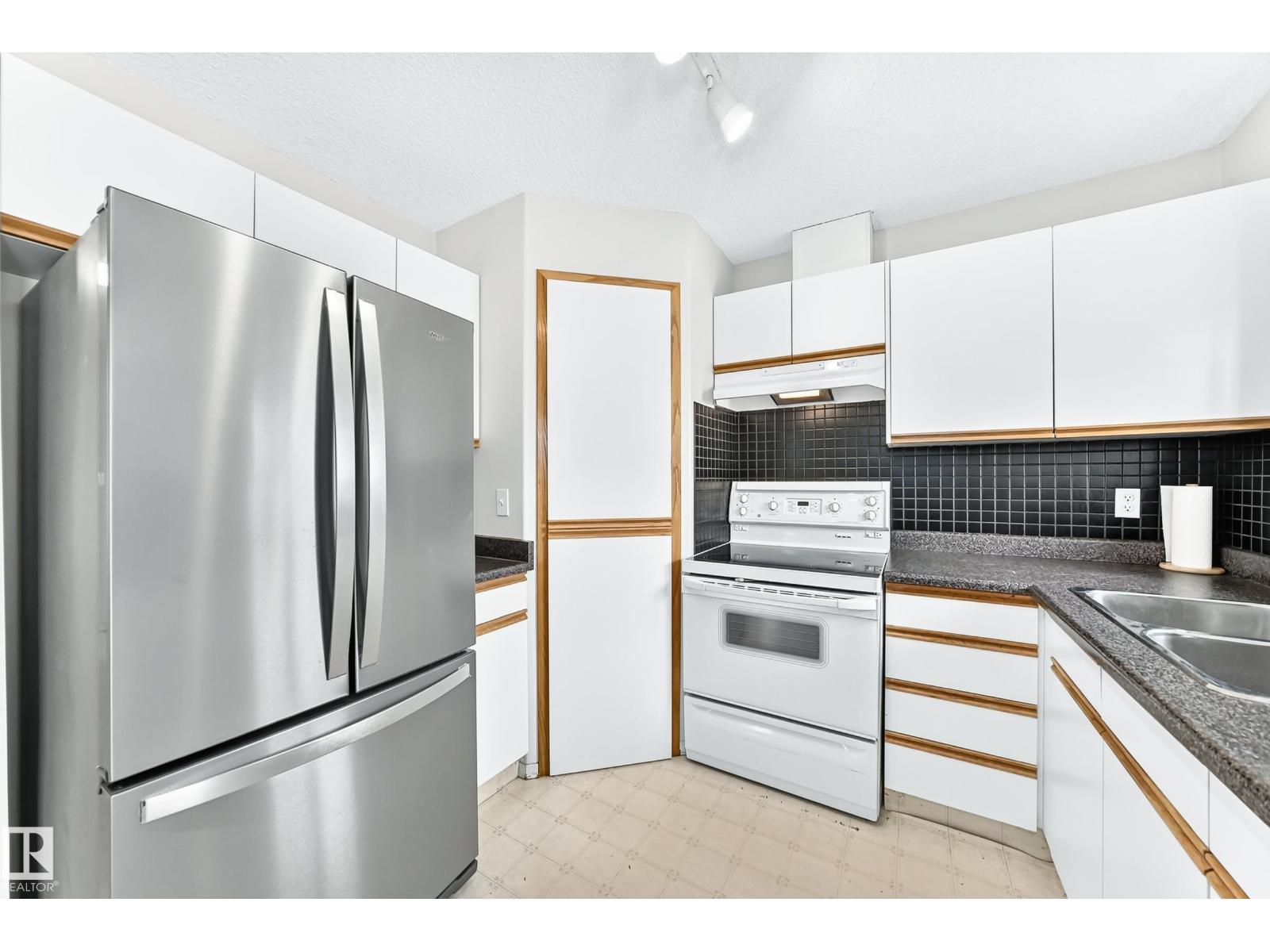 15826 67b St Nw, Edmonton, Alberta  T5Z 3A8 - Photo 2 - E4493878