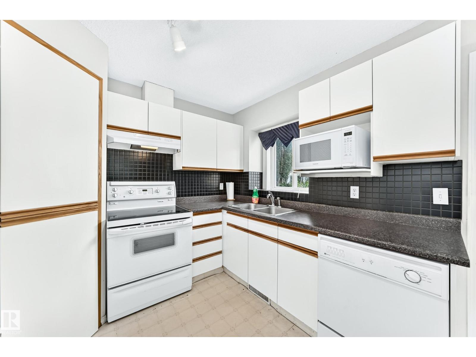 15826 67b St Nw, Edmonton, Alberta  T5Z 3A8 - Photo 3 - E4493878
