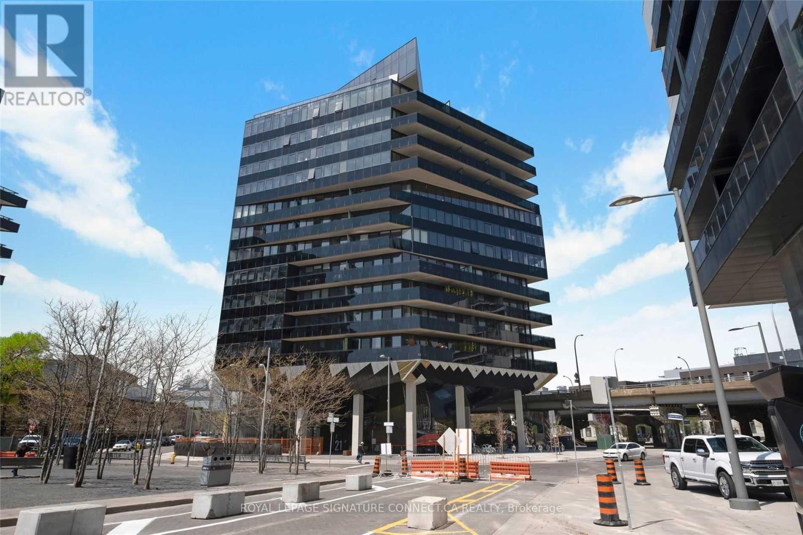 910 - 21 LAWREN HARRIS SQUARE, Toronto, Ontario