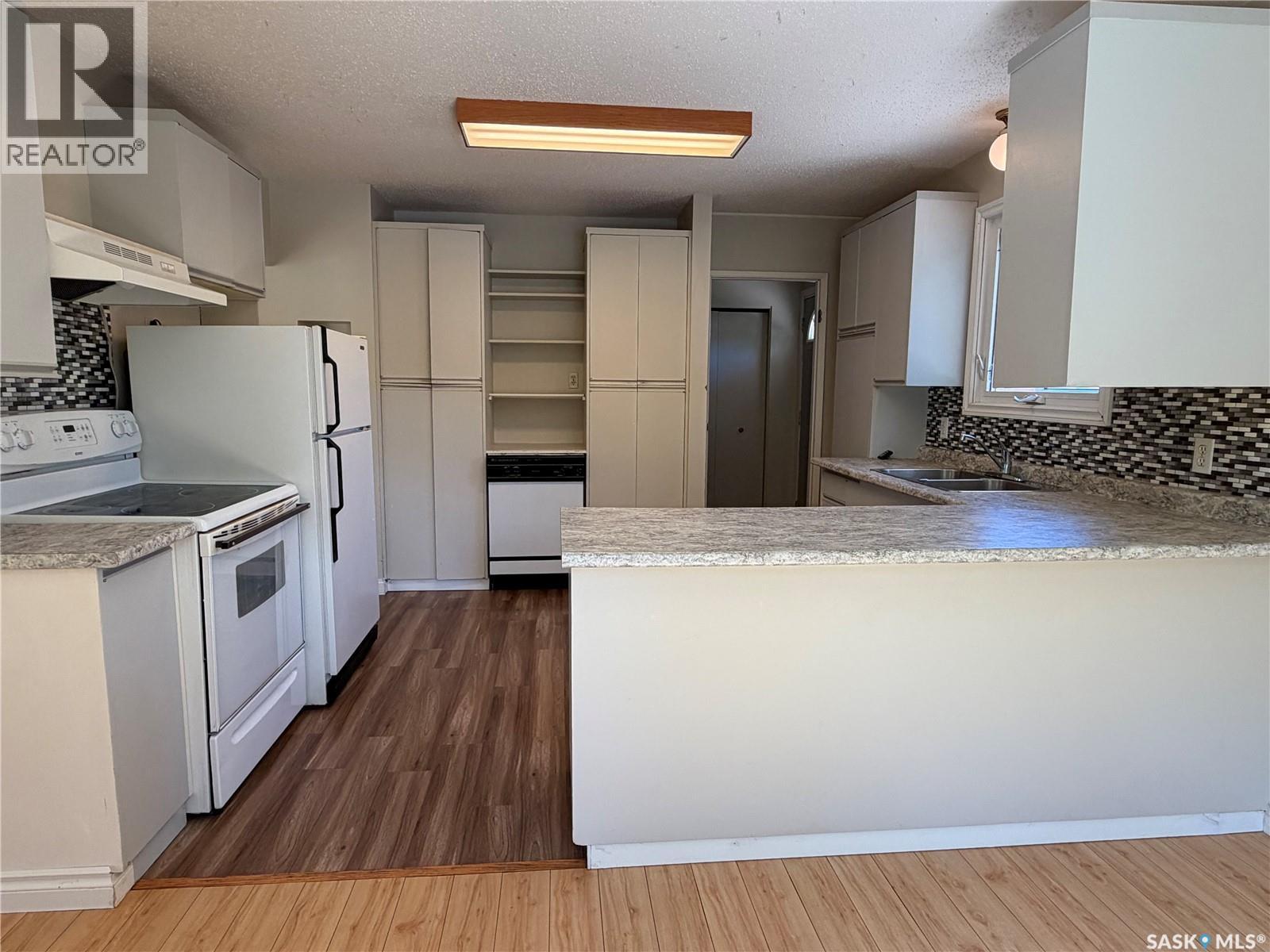 110 Hatton Avenue E, Melfort, Saskatchewan  S0E 1A0 - Photo 2 - SK030774