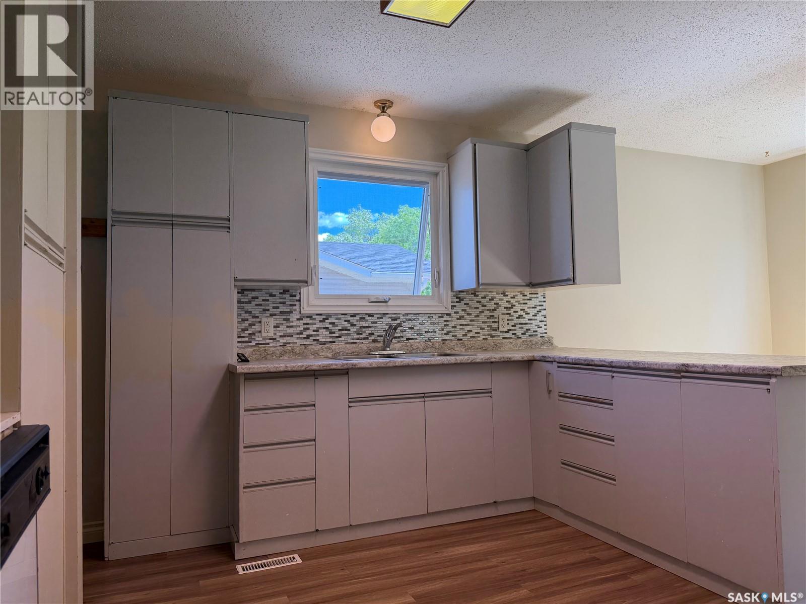 110 Hatton Avenue E, Melfort, Saskatchewan  S0E 1A0 - Photo 5 - SK030774