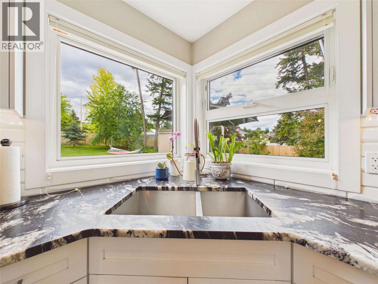 216 31st Avenue S, Cranbrook, British Columbia V1C 5W5 - Photo 15 - 10391408