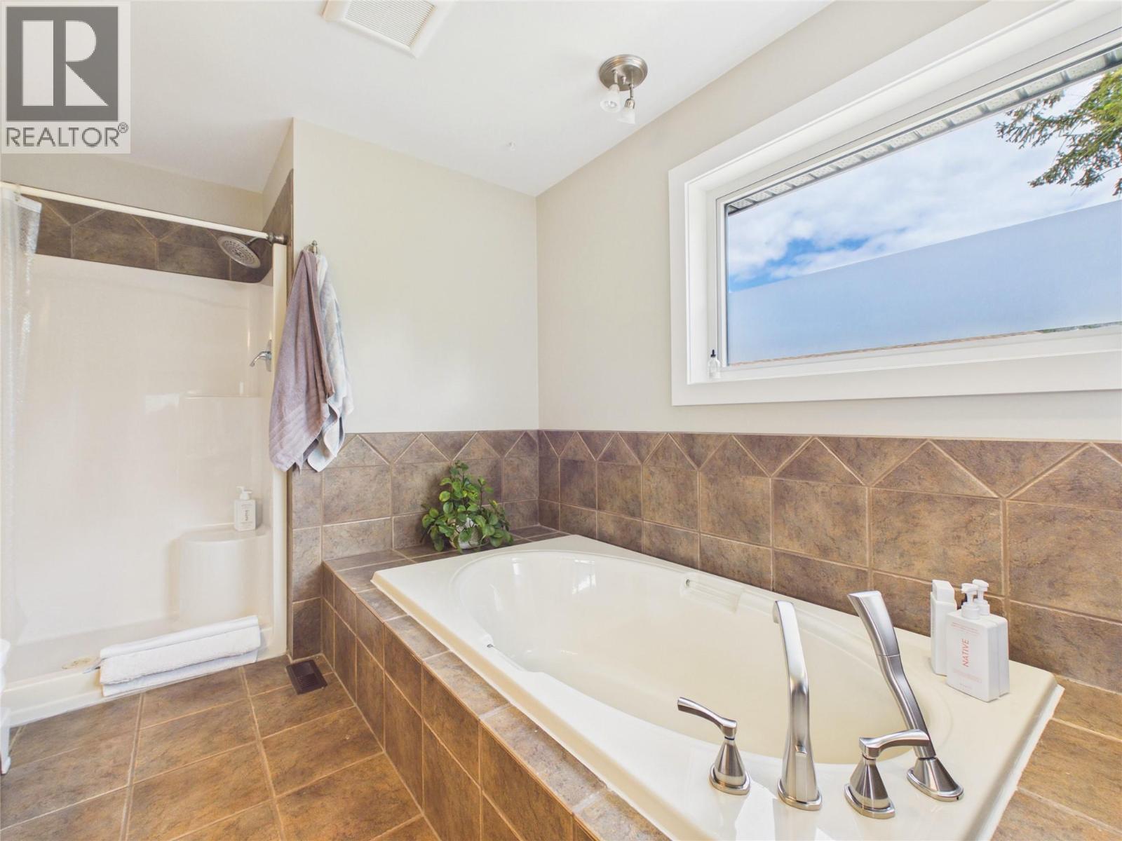 216 31st Avenue S, Cranbrook, British Columbia V1C 5W5 - Photo 32 - 10391408