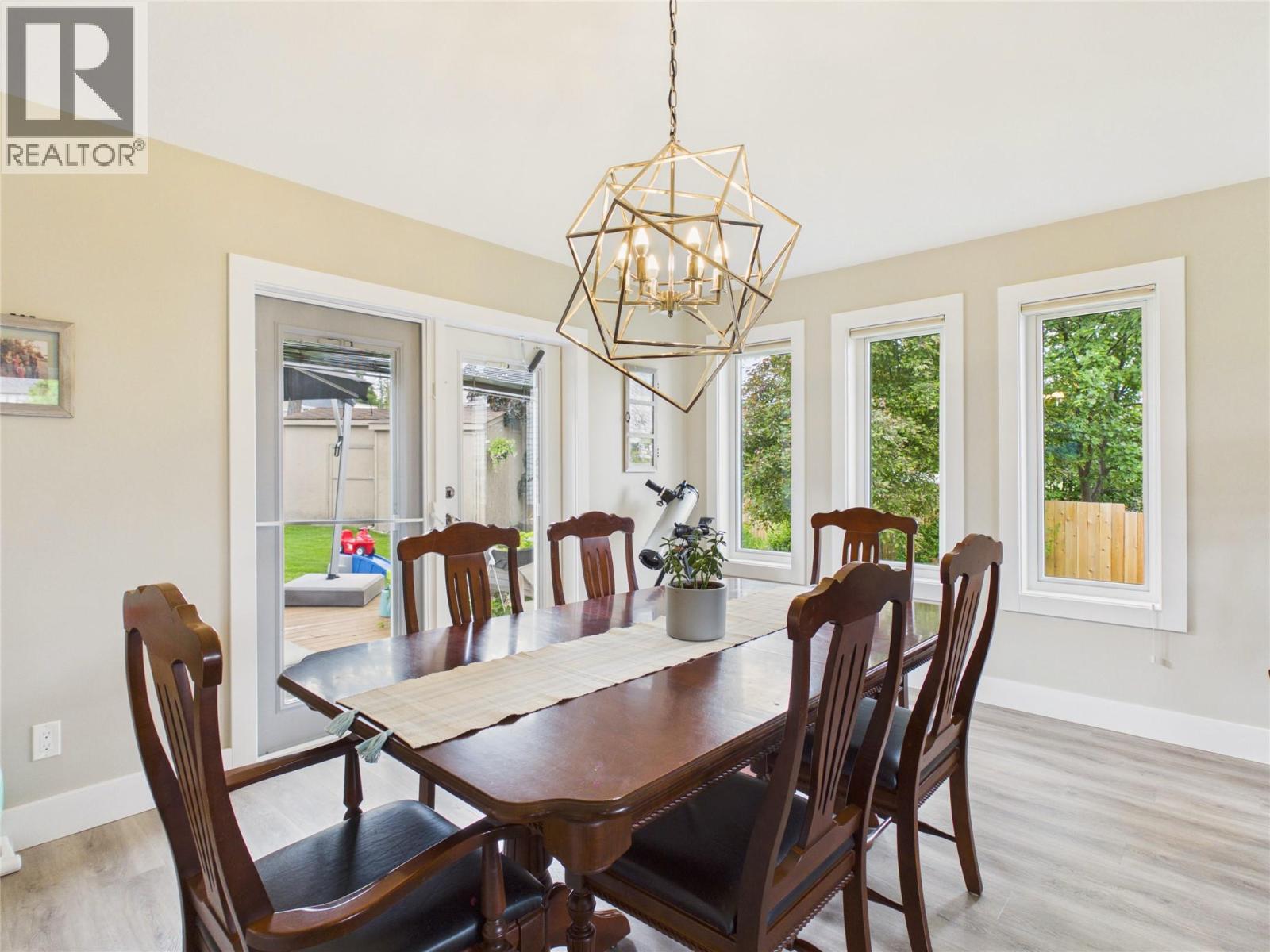 216 31st Avenue S, Cranbrook, British Columbia V1C 5W5 - Photo 11 - 10391408