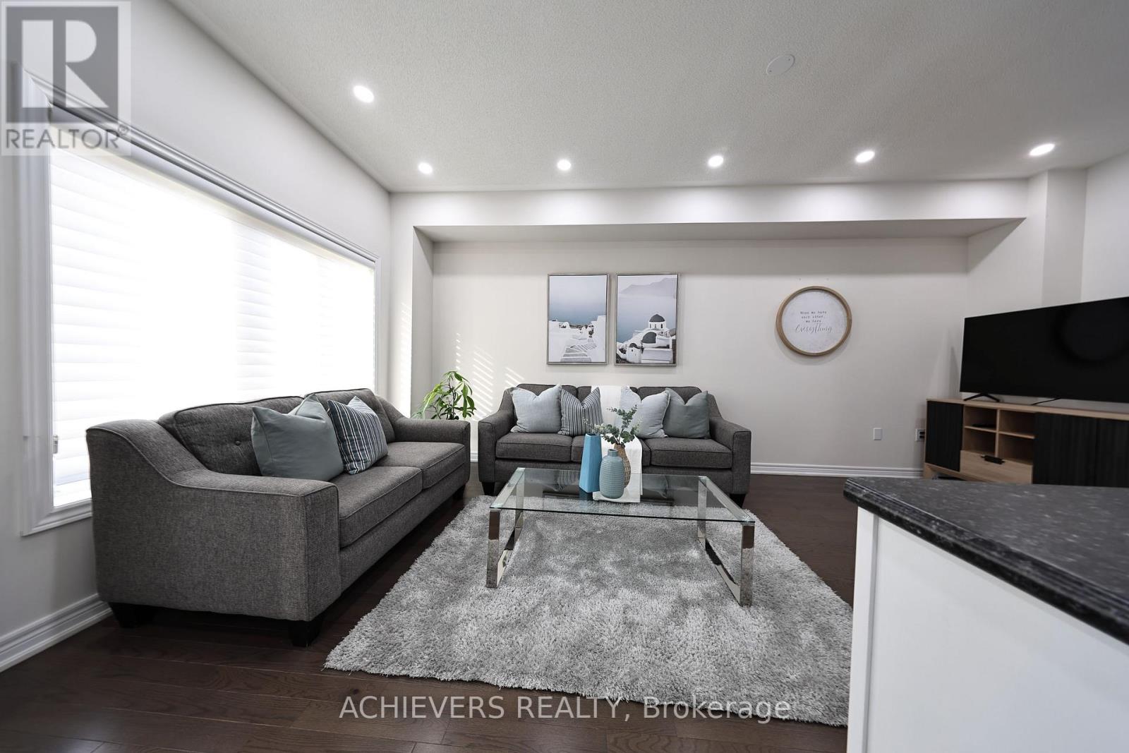 54 Veterans Street, Bradford West Gwillimbury, Ontario  L3A 4L4 - Photo 11 - N13450118