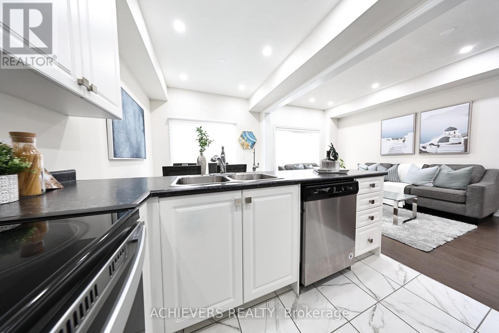 54 Veterans Street, Bradford West Gwillimbury, Ontario  L3A 4L4 - Photo 15 - N13450118